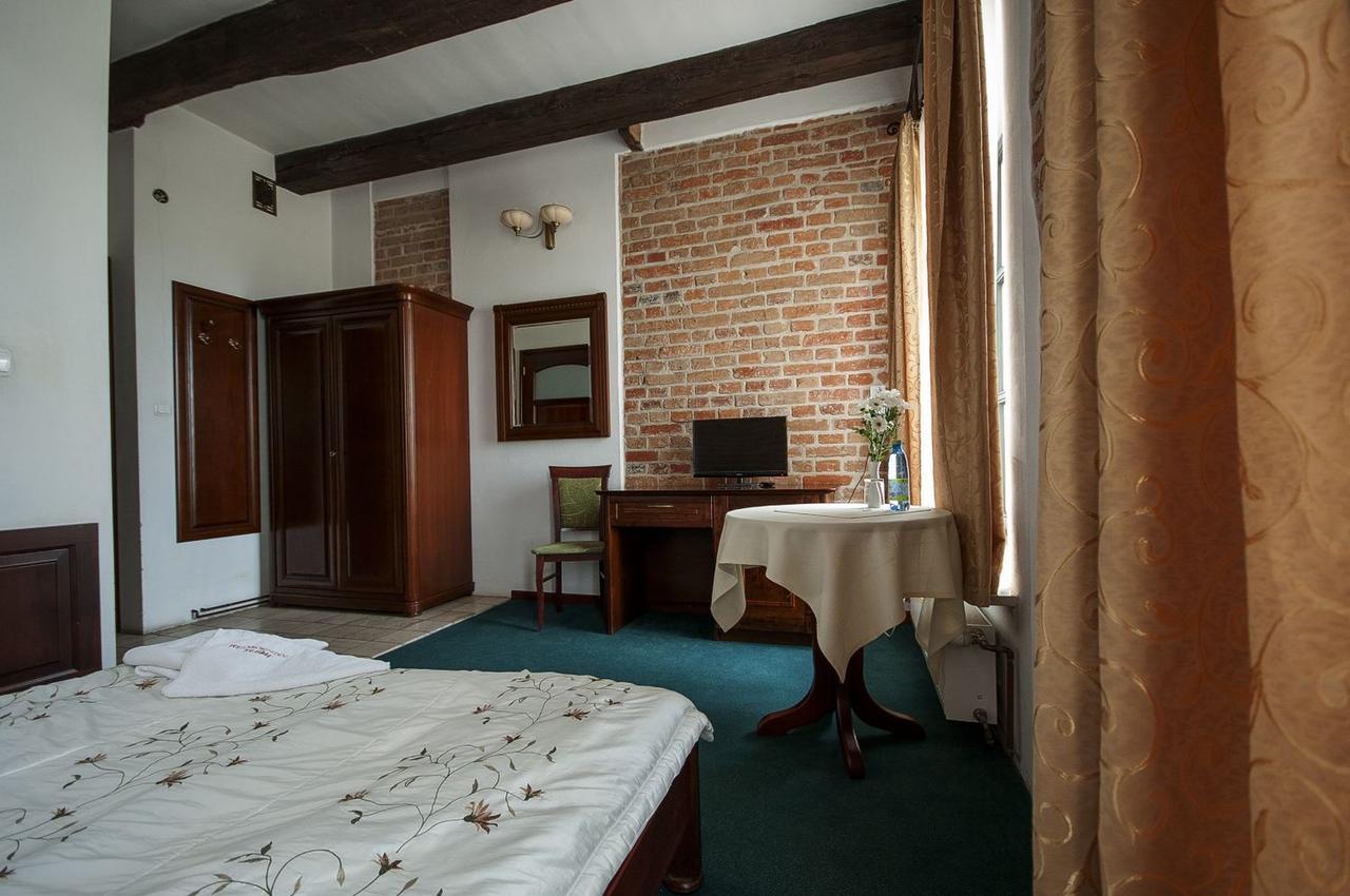 Hotel Restauracja Pod Parowozem Островець-Свентокшиський Екстер'єр фото