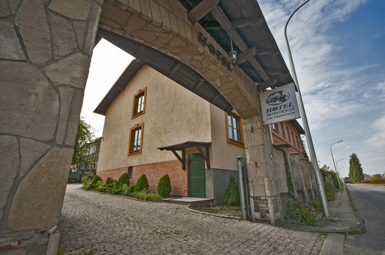 Hotel Restauracja Pod Parowozem Островець-Свентокшиський Екстер'єр фото