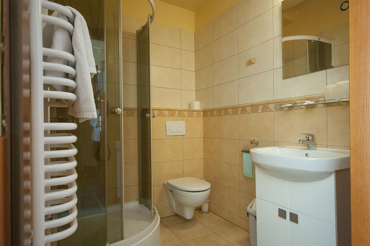 Hotel Restauracja Pod Parowozem Островець-Свентокшиський Екстер'єр фото