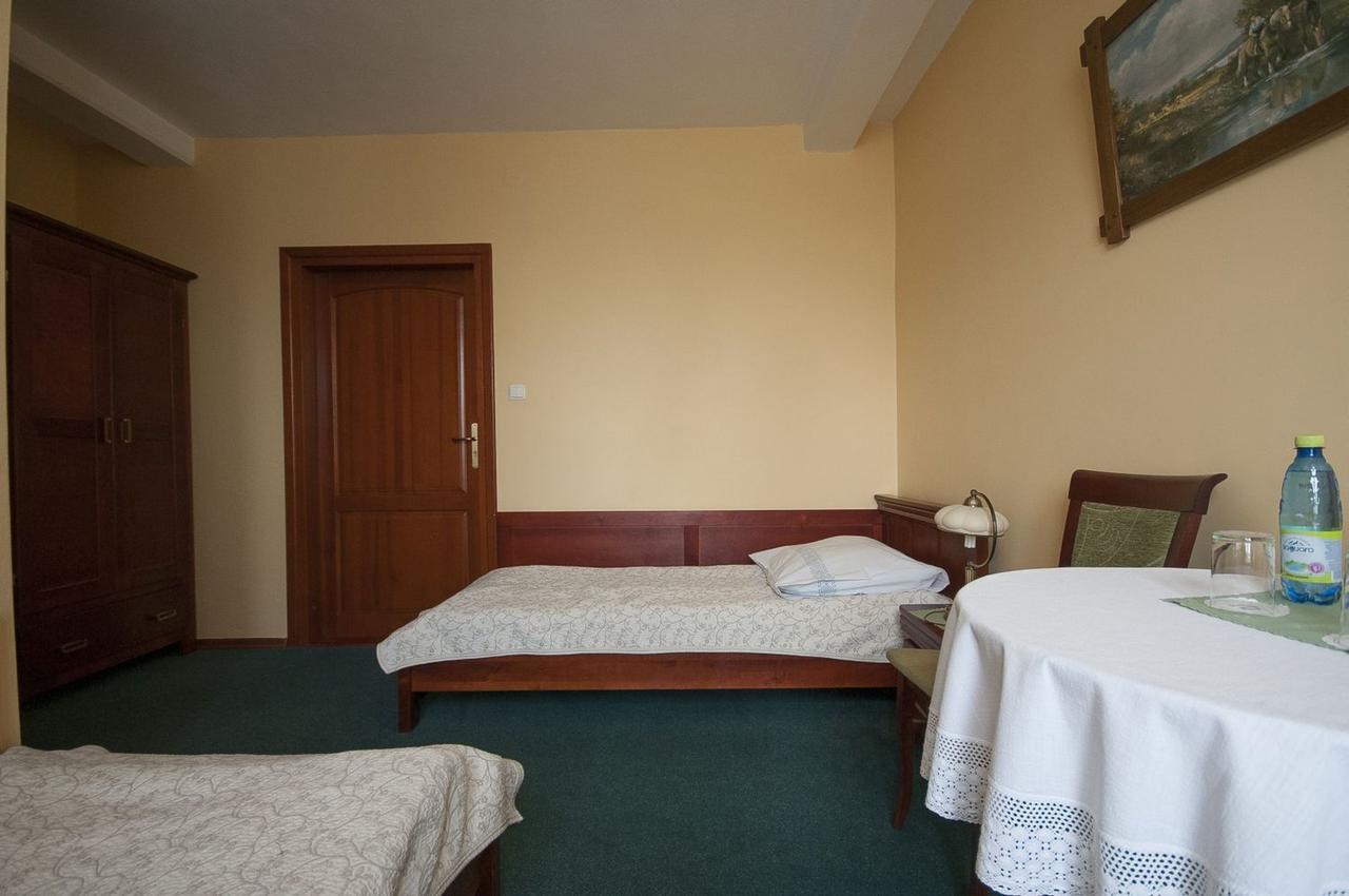 Hotel Restauracja Pod Parowozem Островець-Свентокшиський Екстер'єр фото