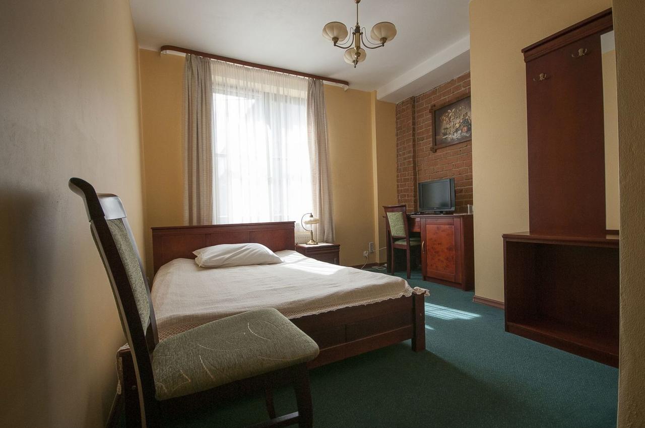 Hotel Restauracja Pod Parowozem Островець-Свентокшиський Екстер'єр фото