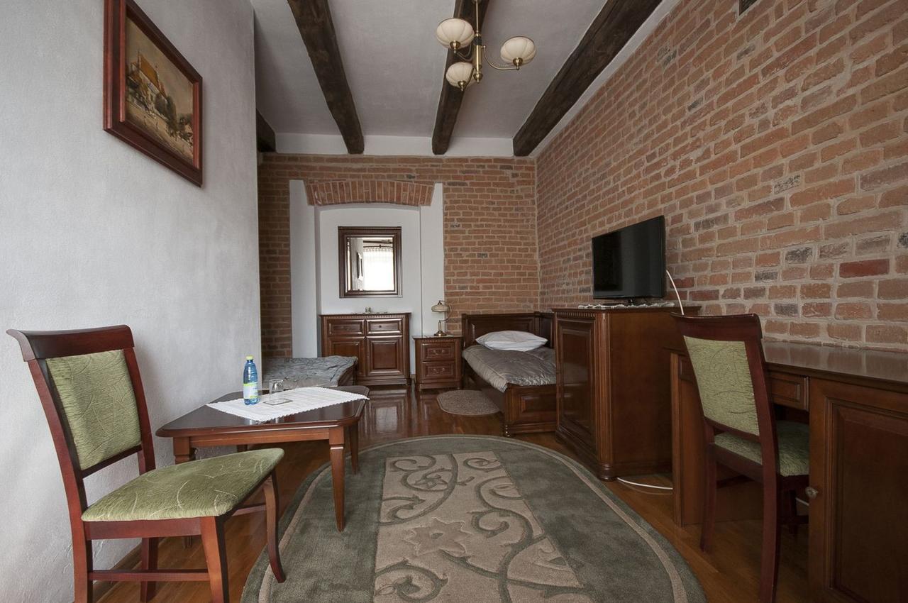 Hotel Restauracja Pod Parowozem Островець-Свентокшиський Екстер'єр фото
