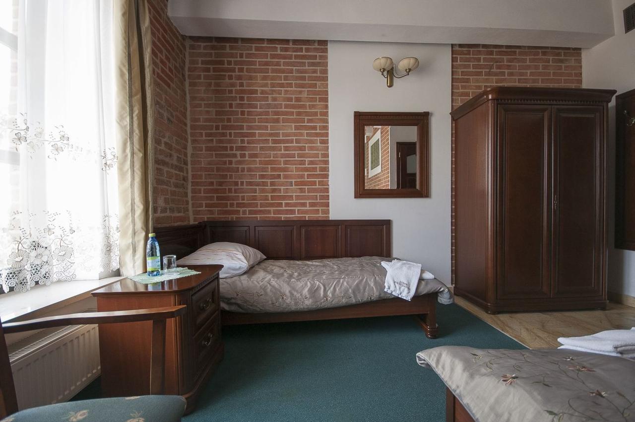 Hotel Restauracja Pod Parowozem Островець-Свентокшиський Екстер'єр фото