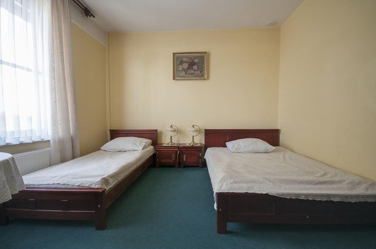 Hotel Restauracja Pod Parowozem Островець-Свентокшиський Екстер'єр фото