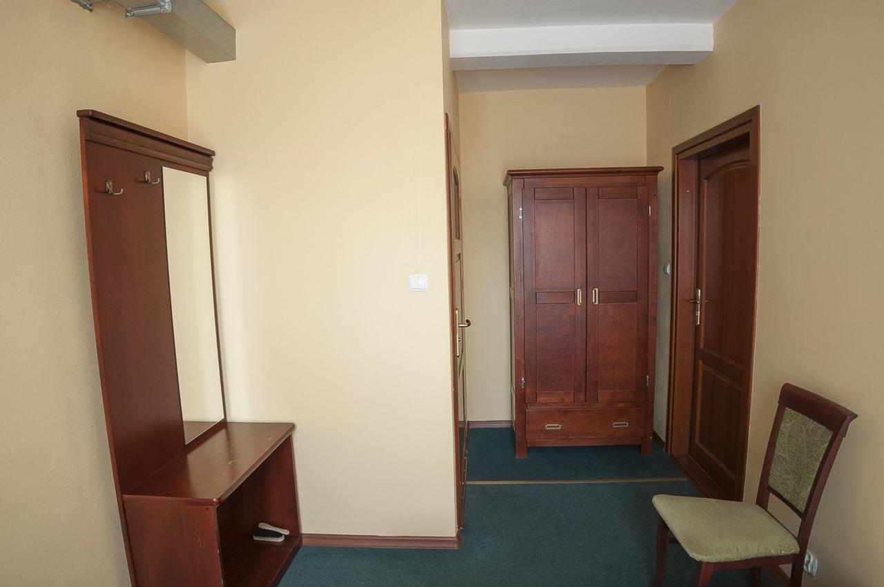 Hotel Restauracja Pod Parowozem Островець-Свентокшиський Екстер'єр фото